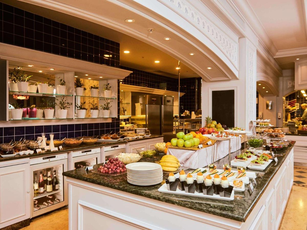Fairmont Grand Hotel Kiev Buitenkant foto