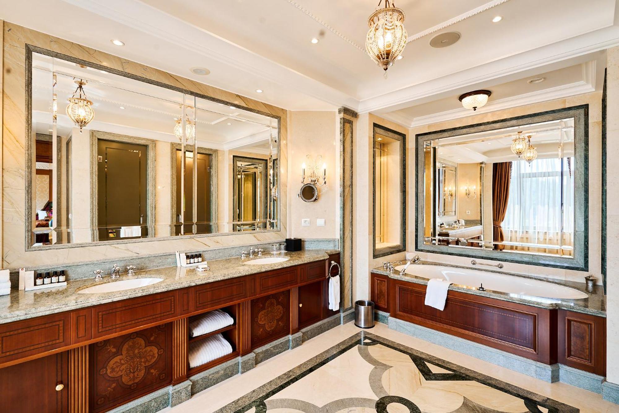 Fairmont Grand Hotel Kiev Buitenkant foto