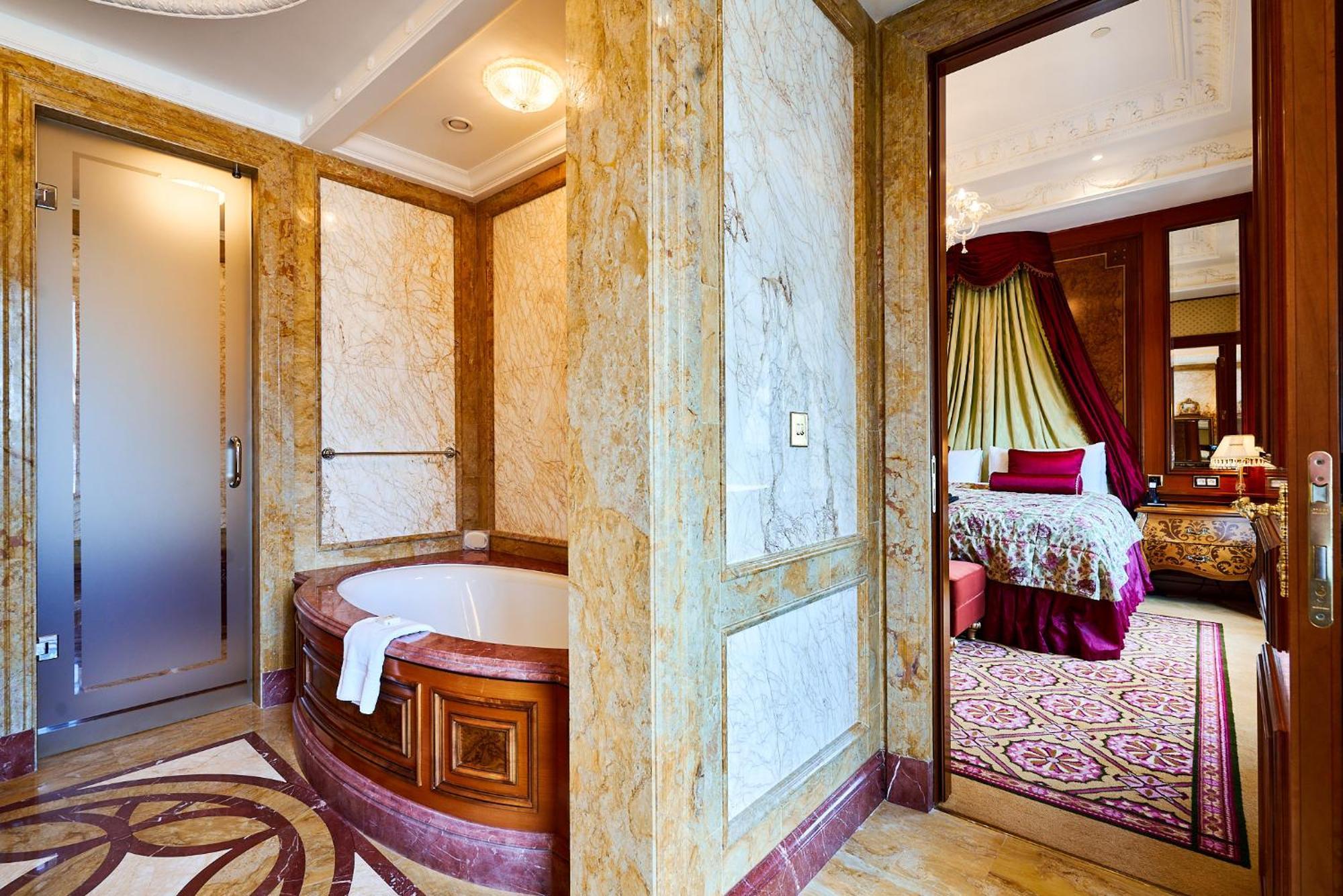 Fairmont Grand Hotel Kiev Buitenkant foto